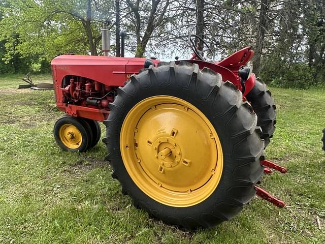 Image of Massey-Harris 33 equipment image 1