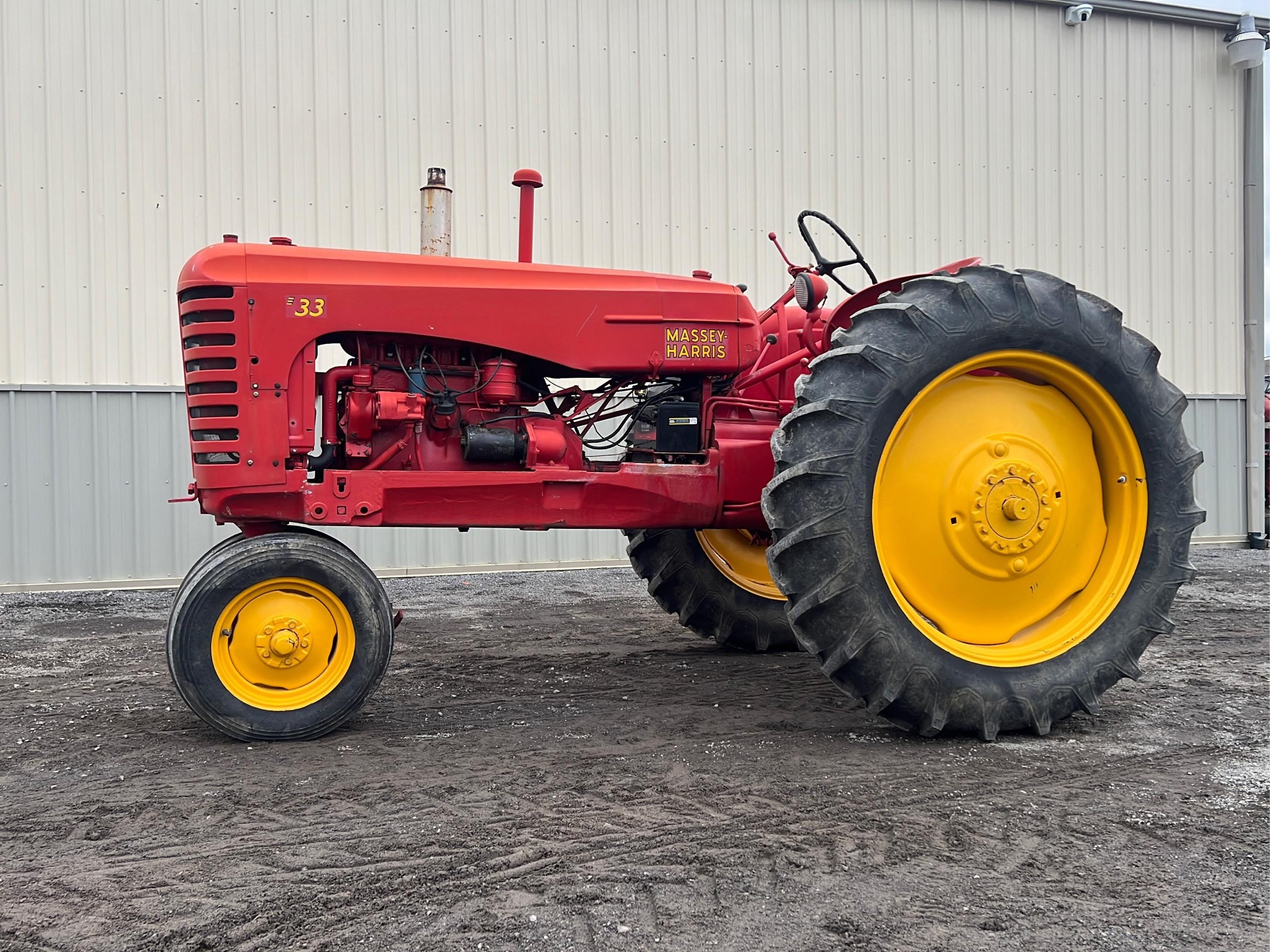 Main image Massey-Harris 33