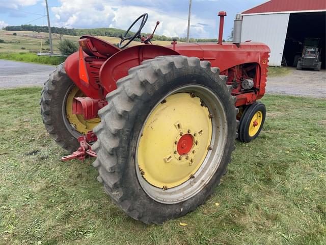 Image of Massey-Harris 33 equipment image 2