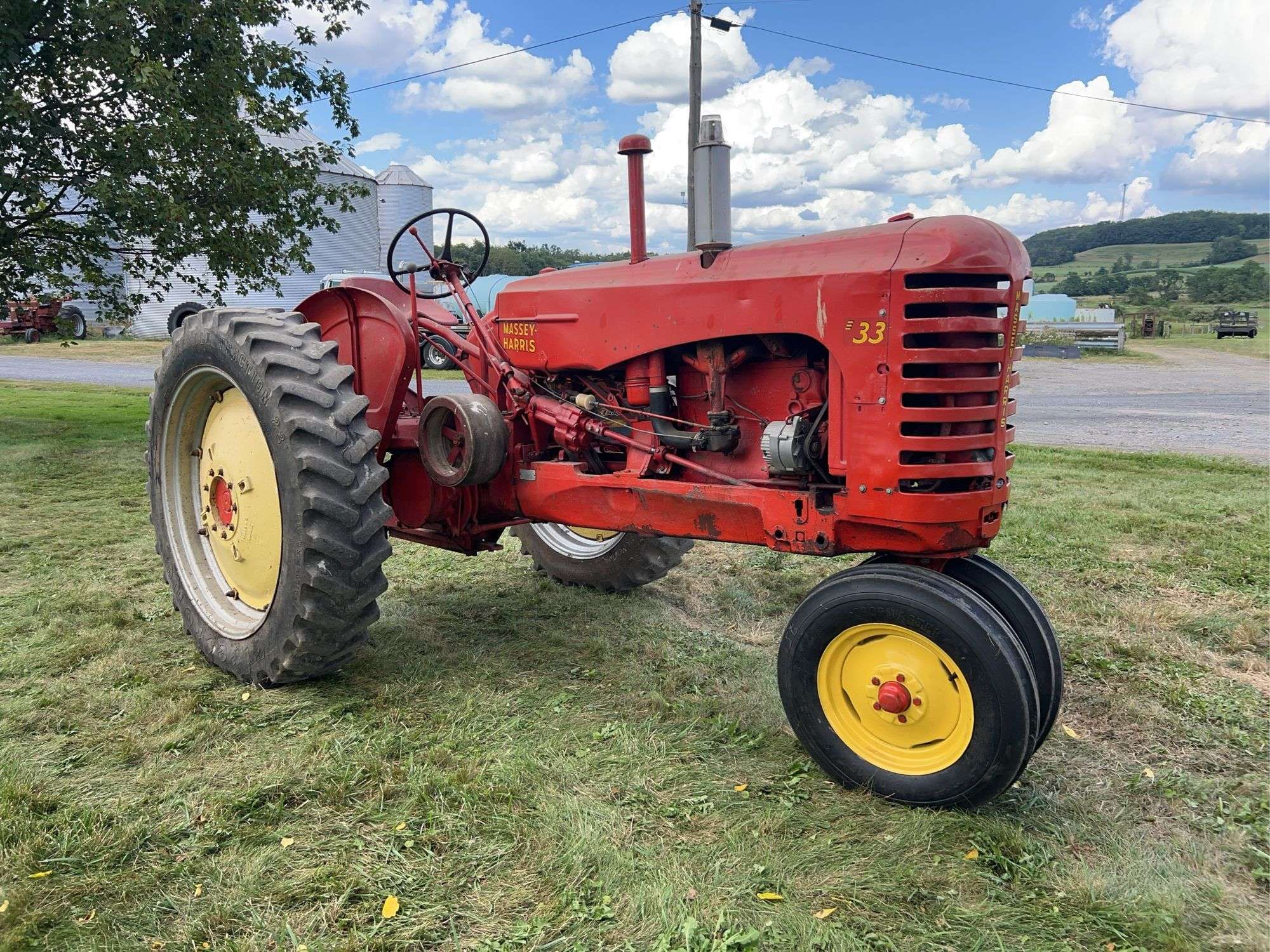 Massey-Harris 33 Equipment Image0
