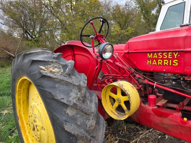 Image of Massey-Harris 33 equipment image 2