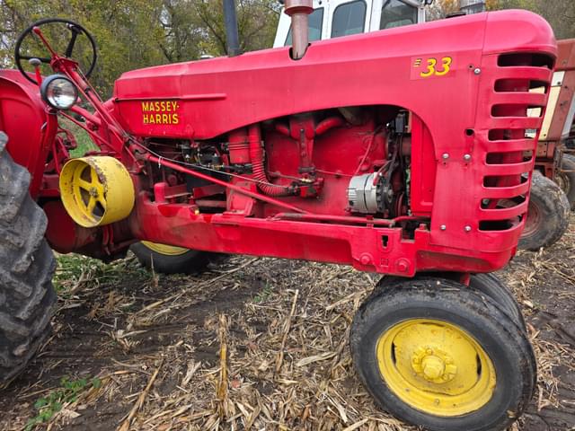 Image of Massey-Harris 33 equipment image 1