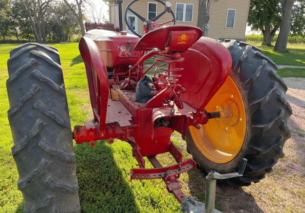 Image of Massey-Harris 33 equipment image 4