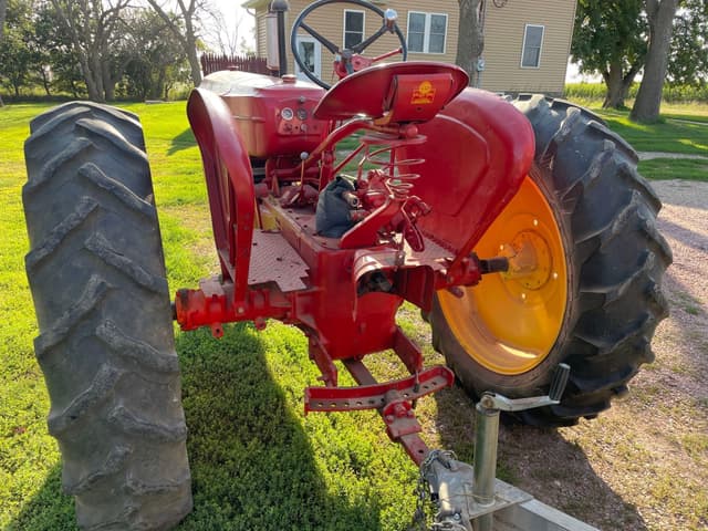 Image of Massey-Harris 333 equipment image 4