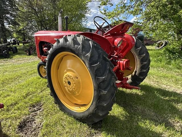 Image of Massey-Harris 33 equipment image 1