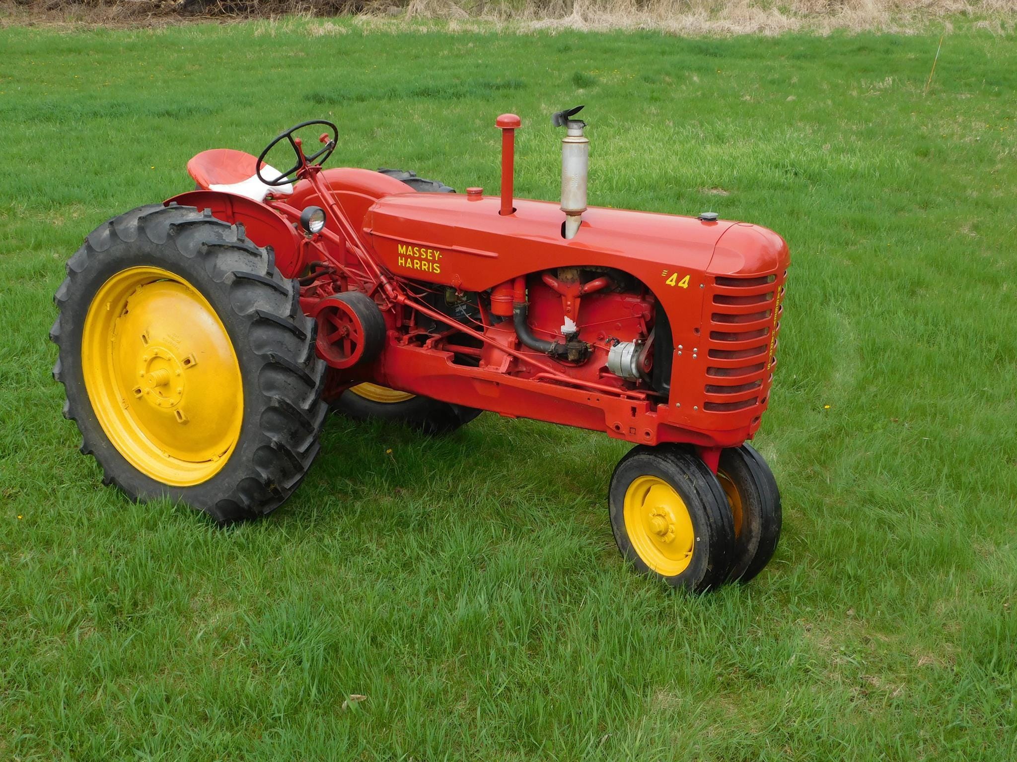 Main image Massey-Harris 44