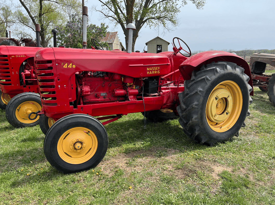 Main image Massey-Harris 44