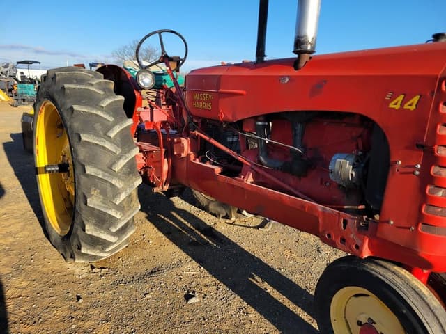 Image of Massey-Harris 44 equipment image 2