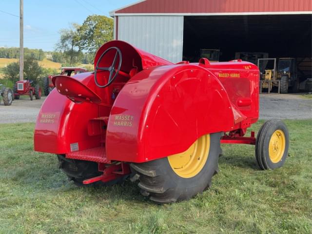 Image of Massey-Harris 44 equipment image 4