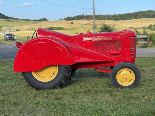 Image of Massey-Harris 44 equipment image 1