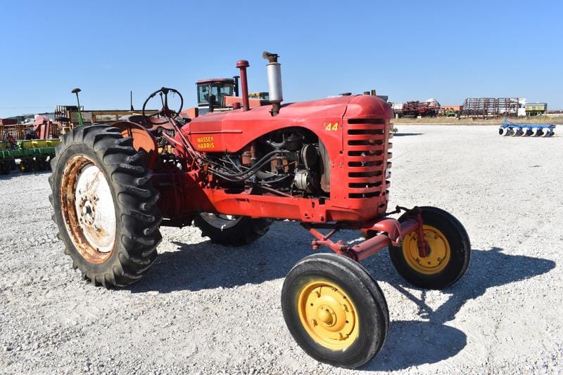 Main image Massey-Harris 44 Standard