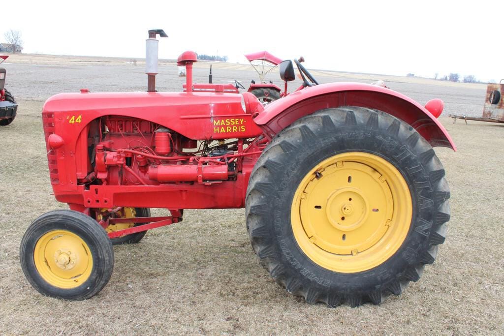Main image Massey-Harris 44
