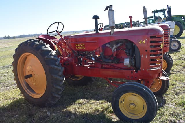 Image of Massey-Harris 44 equipment image 2