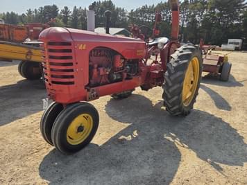 Main image Massey-Harris 44