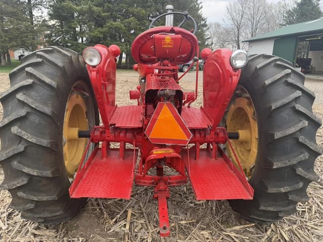 Image of Massey-Harris 444 equipment image 2