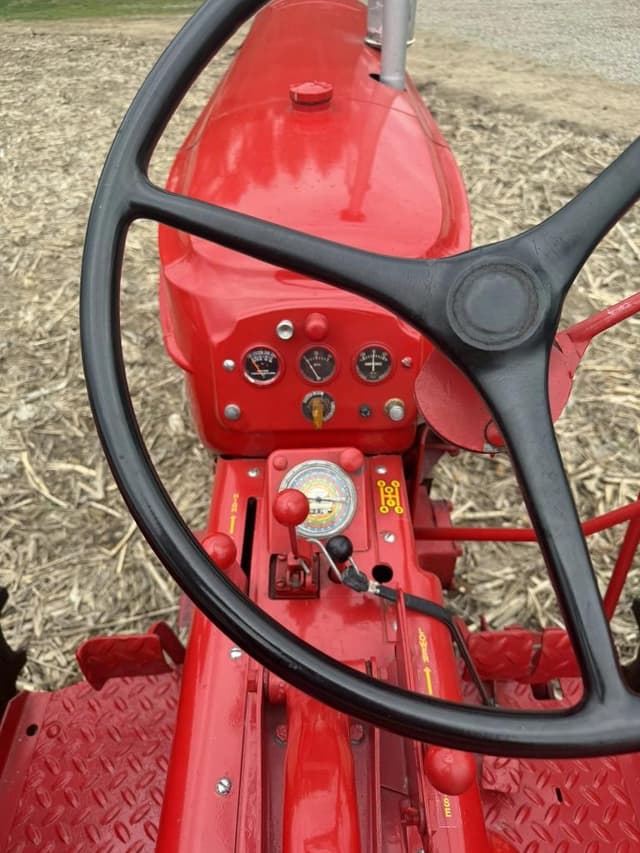 Image of Massey-Harris 444 equipment image 3
