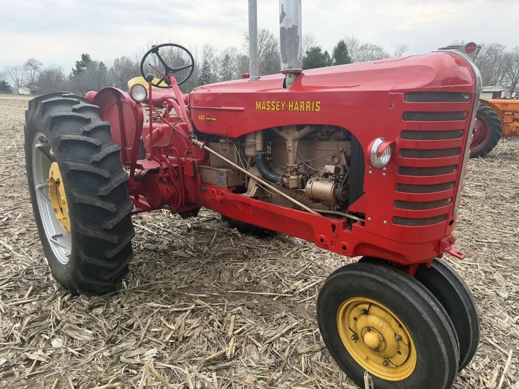 Massey-Harris 444 Equipment Image0