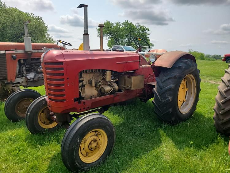 Massey-Harris 444 Equipment Image0