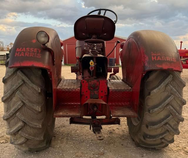 Image of Massey-Harris 444 equipment image 3