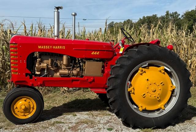 Image of Massey-Harris 444 equipment image 2