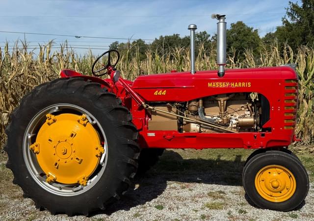 Image of Massey-Harris 444 equipment image 3