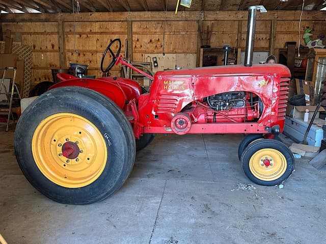 Image of Massey-Harris 81 equipment image 3