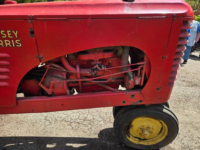 Image of Massey-Harris 81 equipment image 4