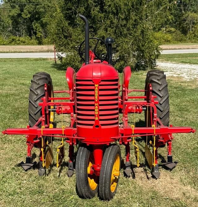 Image of Massey-Harris 81 equipment image 4