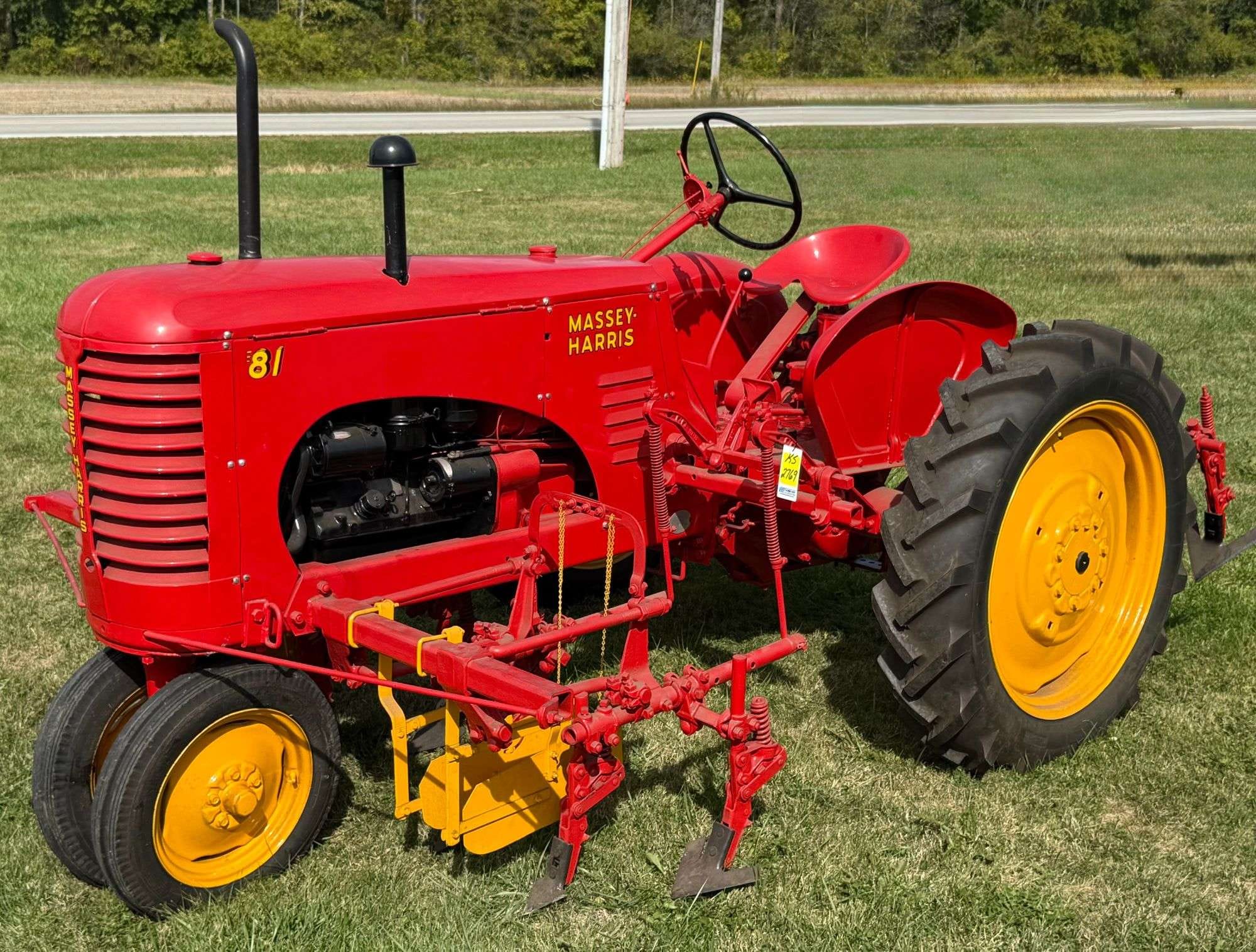 Massey-Harris 81 Equipment Image0