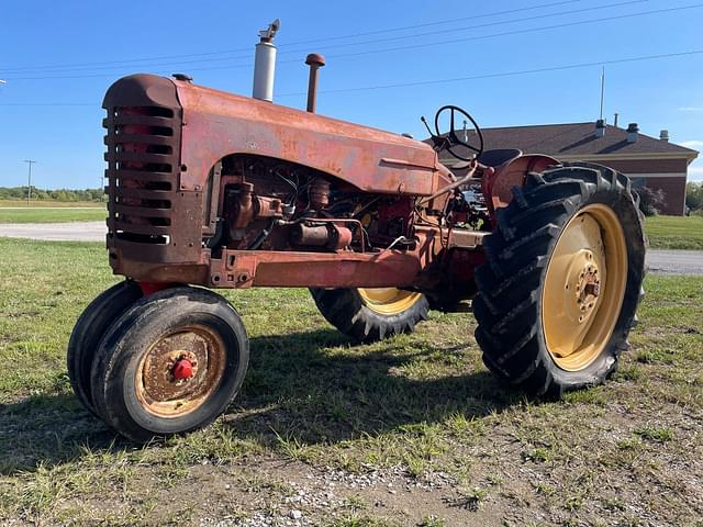 Image of Massey-Harris 33 equipment image 2