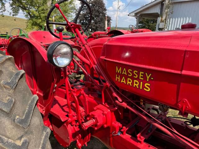 Image of Massey-Harris 33 equipment image 2