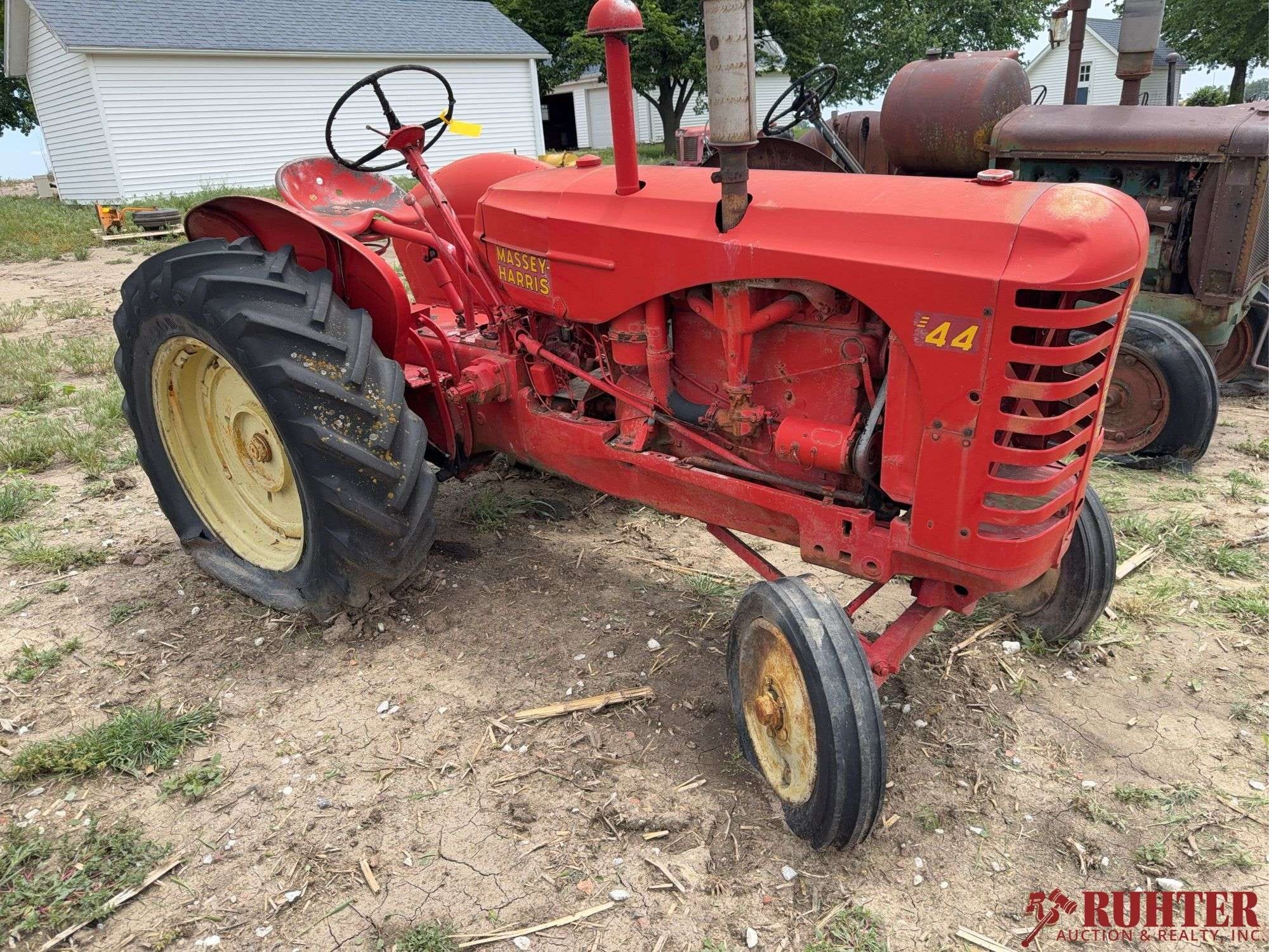 Massey-Harris 44 Row-Crop Equipment Image0