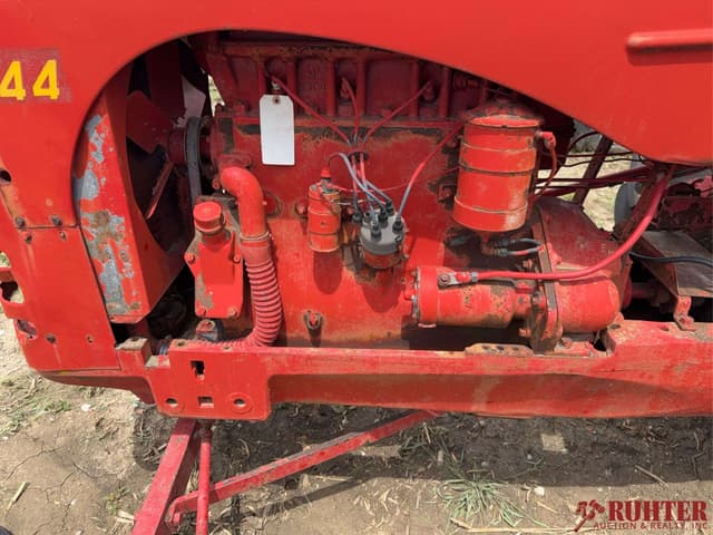 Image of Massey-Harris 44 Row-Crop equipment image 2