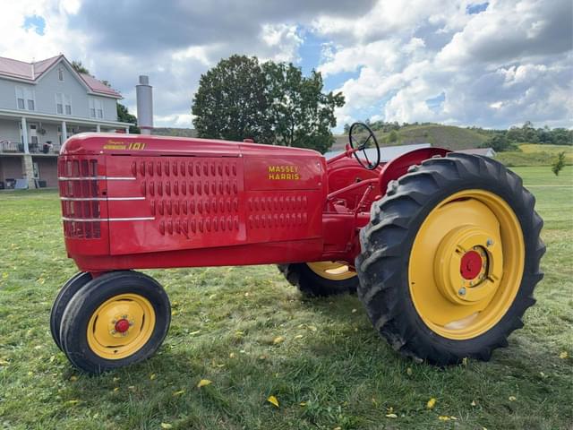 Image of Massey-Harris 101 Super equipment image 1