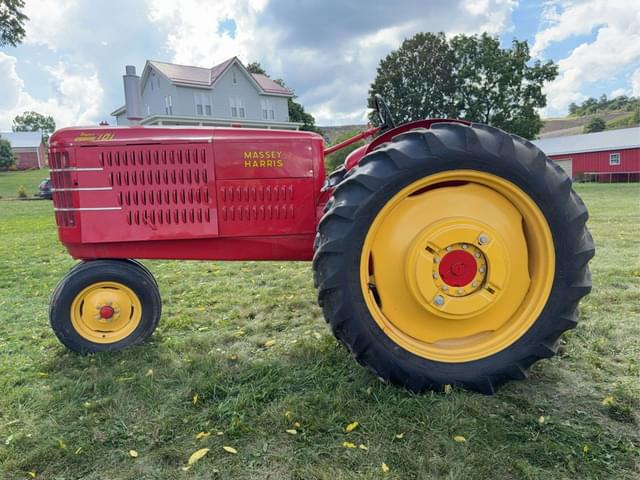 Image of Massey-Harris 101 Super equipment image 2