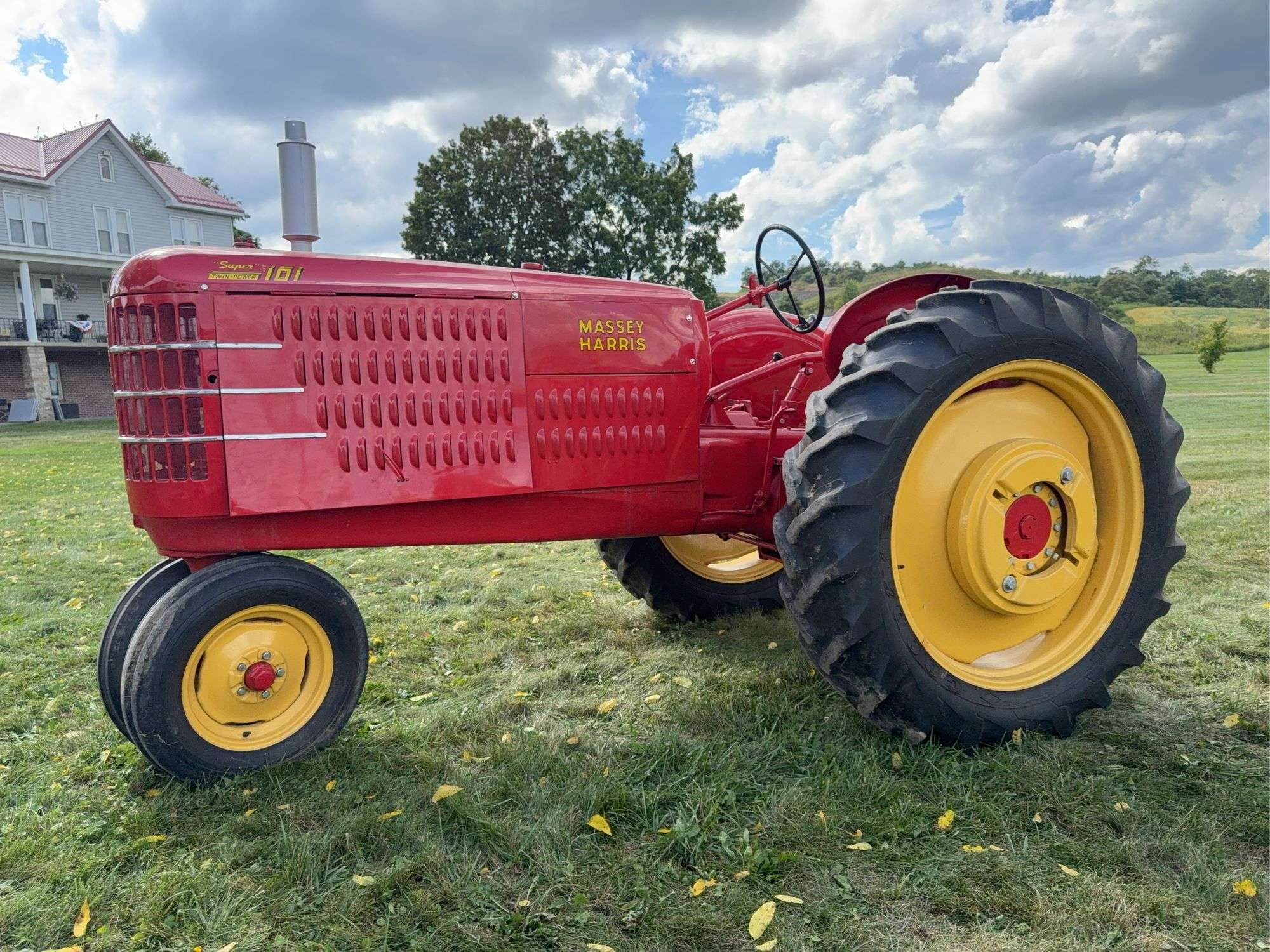 Massey-Harris 101 Super Equipment Image0