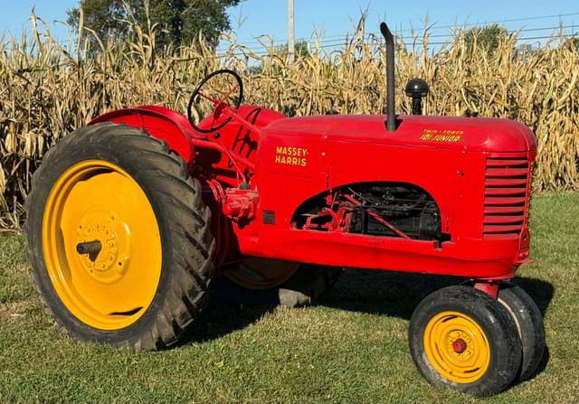 Image of Massey-Harris 101 equipment image 2