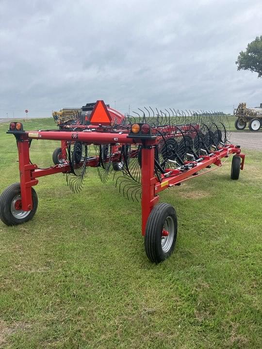 Image of Massey Ferguson 3983 equipment image 3