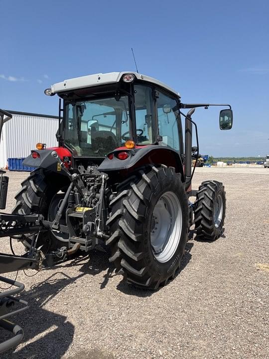 Image of Massey Ferguson 5711D equipment image 2