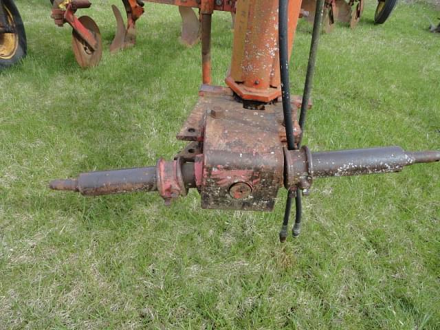 Image of Massey Ferguson 880 equipment image 2