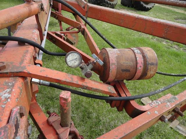 Image of Massey Ferguson 880 equipment image 4