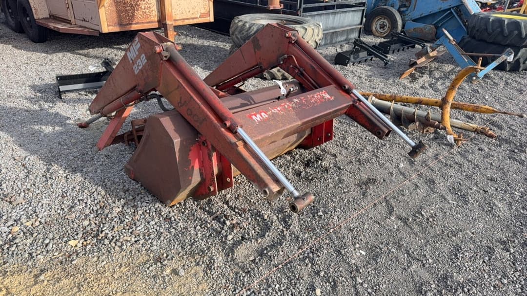 Image of Massey Ferguson 232 Image 1