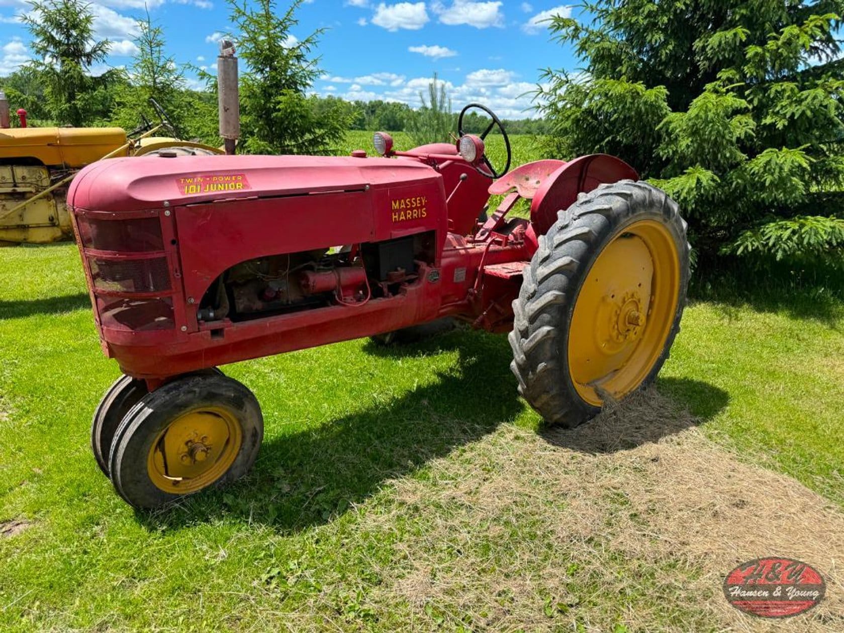 Massey-Harris 101 Junior Equipment Image0