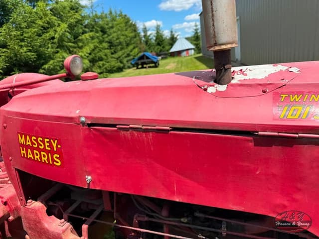 Image of Massey-Harris 101 Junior equipment image 3