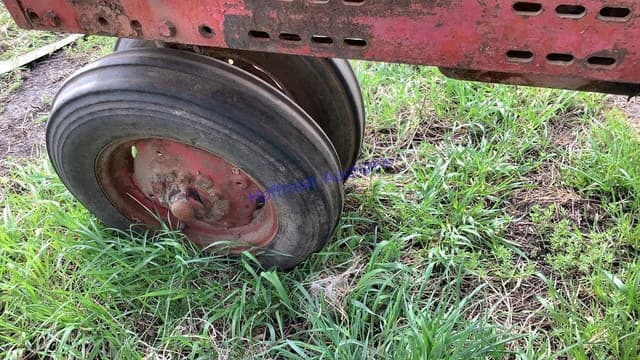 Image of Farmall 460 equipment image 3