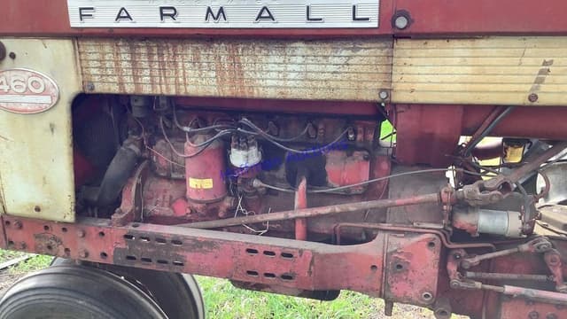 Image of Farmall 460 equipment image 2