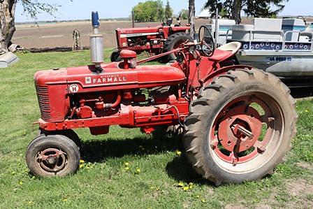 Image of Farmall Super H equipment image 2