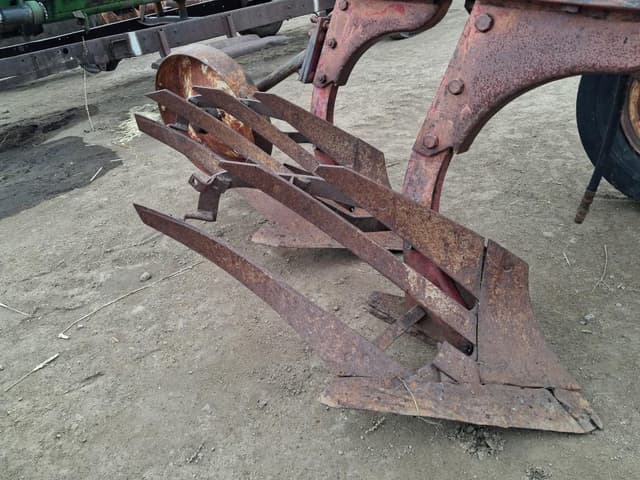 Image of McCormick 512 equipment image 3