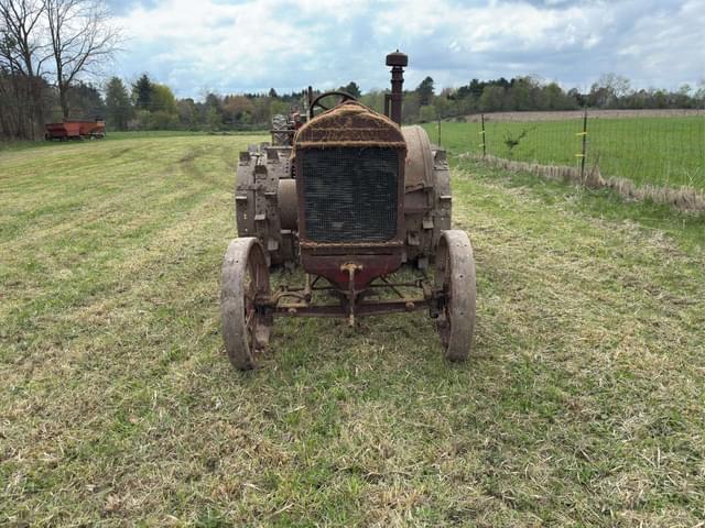 Image of McCormick-Deering 10-20 equipment image 1
