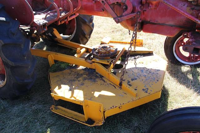 Image of Farmall B equipment image 2